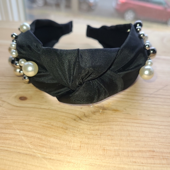 NWOT Black Knotted Headband with Faux Pearl & Bead Embellishments ๐ค๐ฆช - Picture 3 of 14